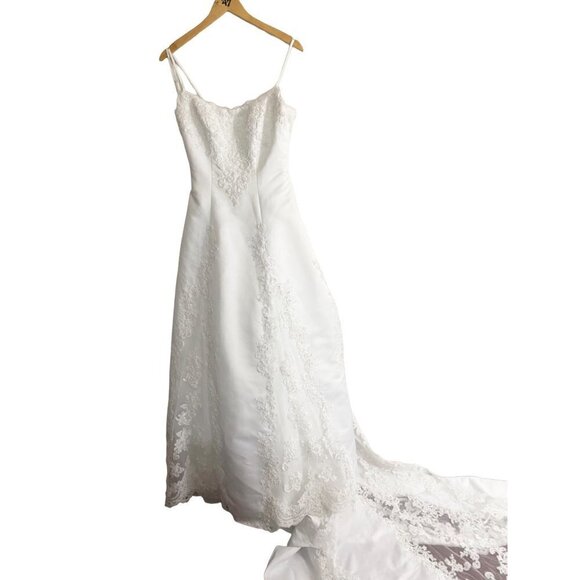 David's Bridal Dresses & Skirts - David's Bridal Michaelangelo Lace Trim Beaded Wedding Dress W/Train - 6